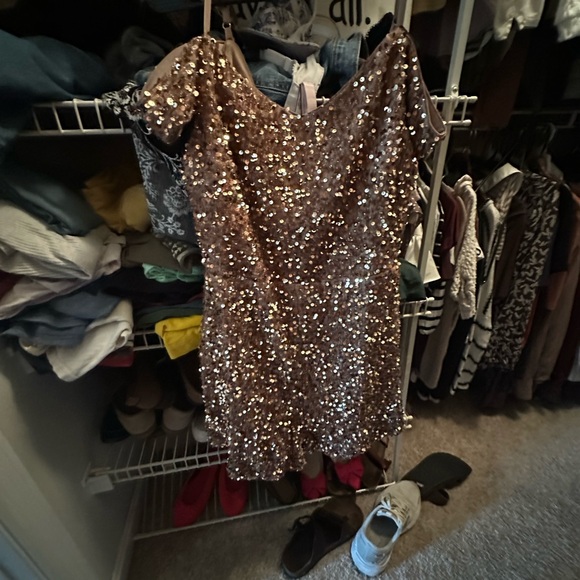 Gold Floral Sequin Cold Shoulder Romper NWOT - Picture 6 of 8
